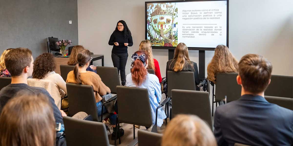 Docente de idiomas realiza movilidad internacional en Lituania 