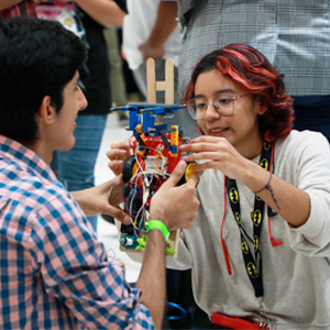 Realizan nueva edición de competencia de electrónica, automatización y robótica 