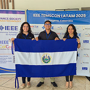 Talento UDB representa a El Salvador en congreso internacional de innovación y tecnología en Colombia 