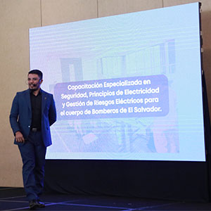 Escuela de Eléctrica y grupo de afinidad SIGHT UDB presentan en PONGO SUMMIT 2025 