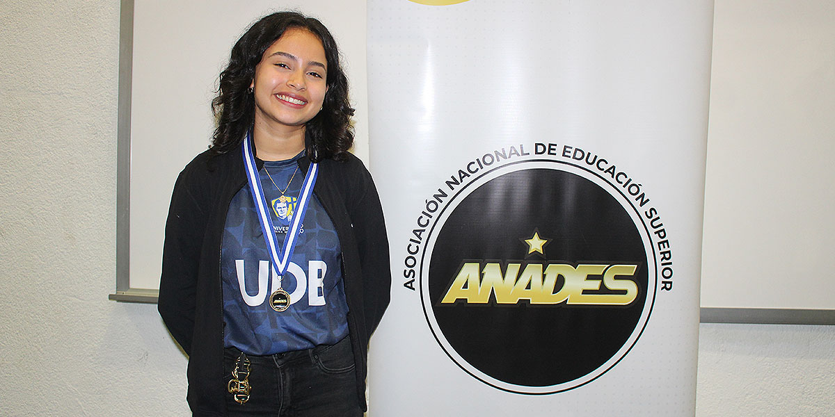 Jennifer Canizalez obtiene medalla de bronce en el torneo de ajedrez de ANADES 