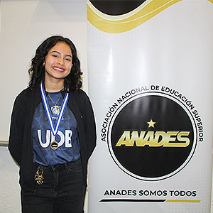 Jennifer Canizalez obtiene medalla de bronce en el torneo de ajedrez de ANADES 