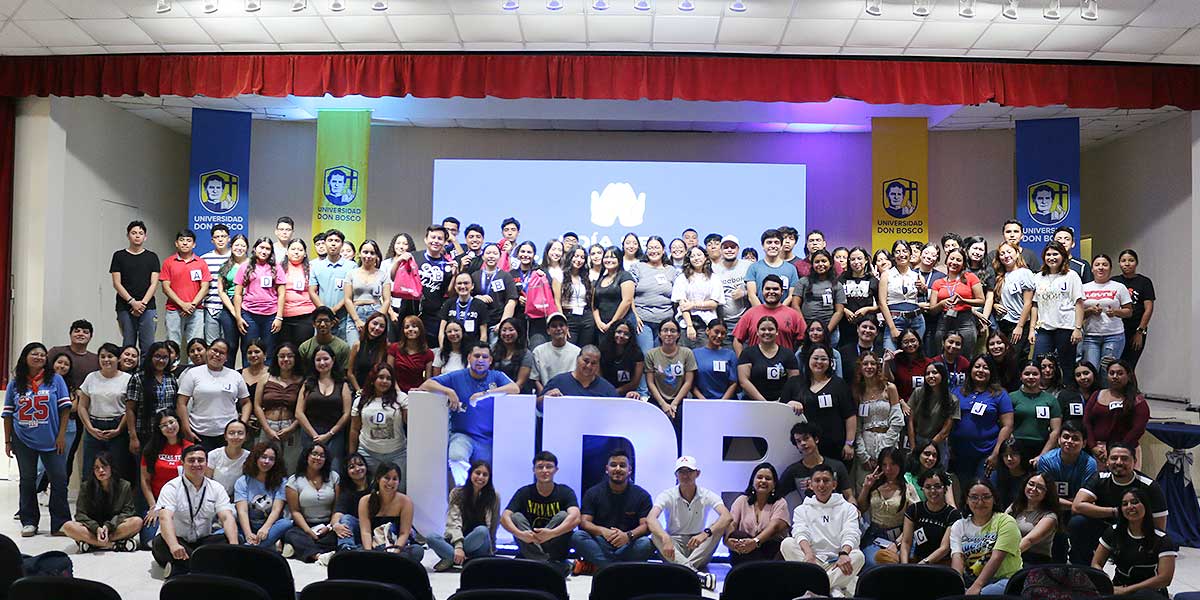 Celebran Día del Becario UDB 