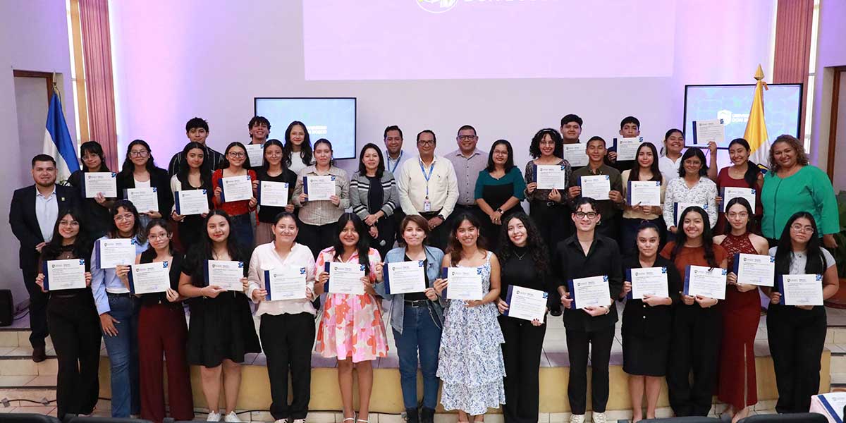 Universidad Don Bosco entrega 31 nuevas becas en reconocimiento al talento estudiantil 
