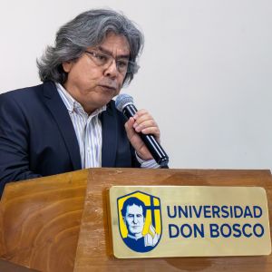 Julio Gutiérrez culmina su Doctorado en Teología inspirado en el legado del P. Rutilio Grande 