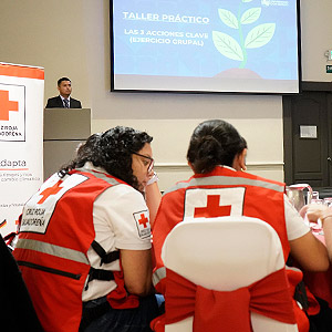 Escuela de Industrial brinda taller sobre emisión de la huella de carbono a personal de la Cruz Roja Salvadoreña 