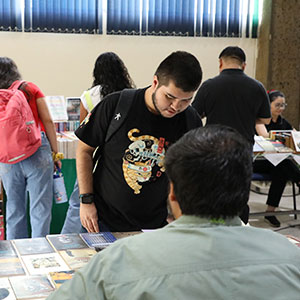 Biblioteca Rafael Meza Ayau y Editorial UDB celebran la sexta edición de la Feria del Libro UDB 