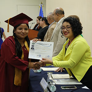 La UDB y MINEDUCYT celebran el triunfo de 914 nuevos bachilleres de Modalidades Educativas Alternas 