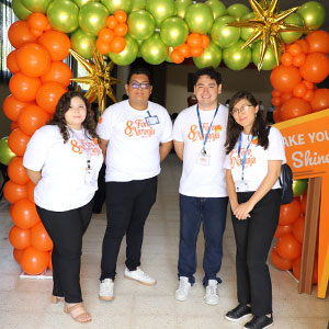 Estudiantes de Diseño de la UDB presentan innovadores modelos de negocio en el 8.º Foro Naranja 