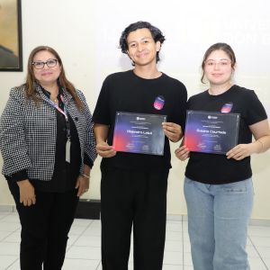 Estudiantes de Diseño Gráfico reflexionan sobre creatividad e inteligencia artificial en el congreso Human + Machine 