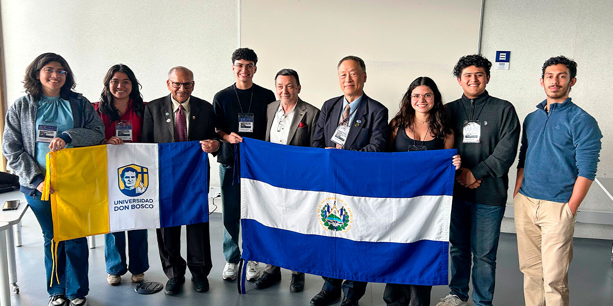Estudiantes de Ingeniería Biomédica de la UDB participan en campamento Internacional en Colombia 