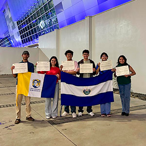 Estudiantes de Ingeniería Biomédica de la UDB participan en campamento Internacional en Colombia 