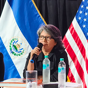 Directora del Observatorio Micro-Macro de la UDB participa en el panel internacional “Rendirse no es una opción” 