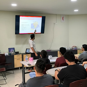 Ali Reyes: El talento de la Universidad Don Bosco que se abre paso en la industria espacial en Japón. 