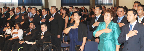 Más de 100 jóvenes y adultos concluyen  bachillerato en modalidad flexible