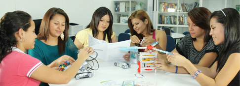 Finalizan campamento científico Science Girl de la UDB