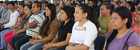 Más de 60 alumnos firman carta compromiso para formarse en idioma inglés