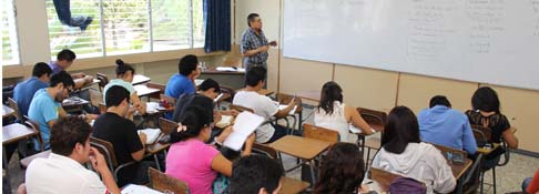Becas en la UDB [La Prensa Gráfica]