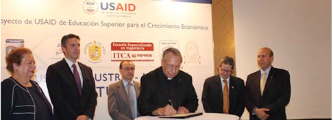 Lanzan iniciativas para aumentar la productividad del país