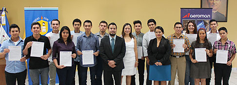 Reciben beca de estudio por parte de AEROMAN