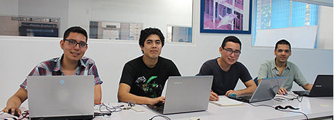 Instructores UDB: Jóvenes que asumen el reto de educar