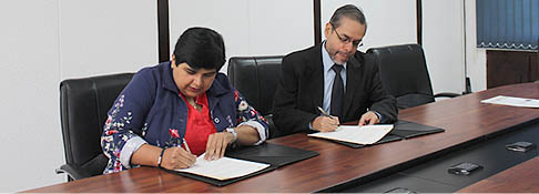 Universidad Don Bosco y la empresa Estrategia y Soluciones firman carta de entendimiento