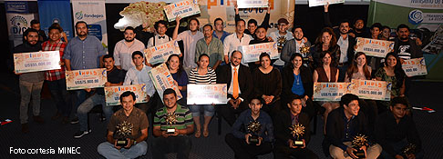 Alumnos de diseño gráfico UDB ganan premios PIXEL