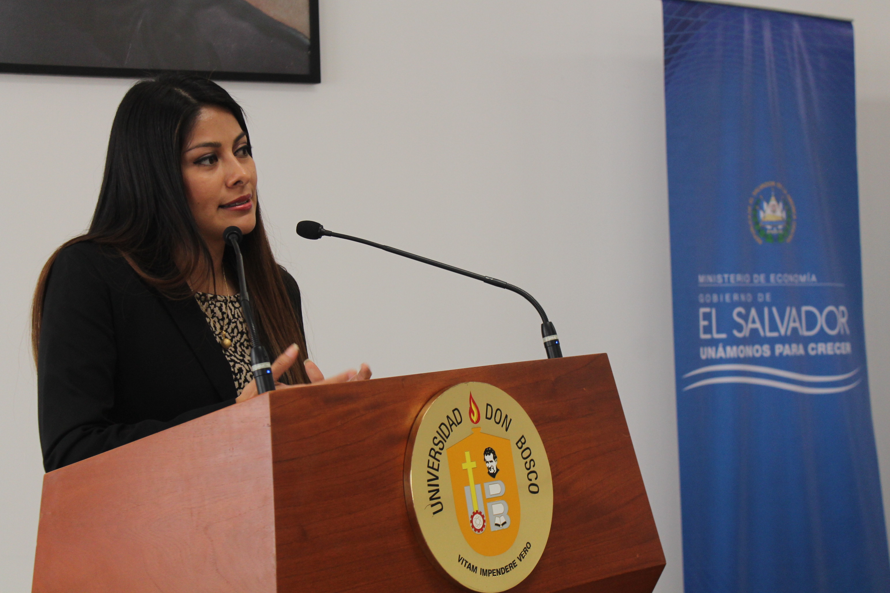 Decana de la Facultad de Ciencias y Humanidades presenta el centro y el Packaging Innovation Contest
