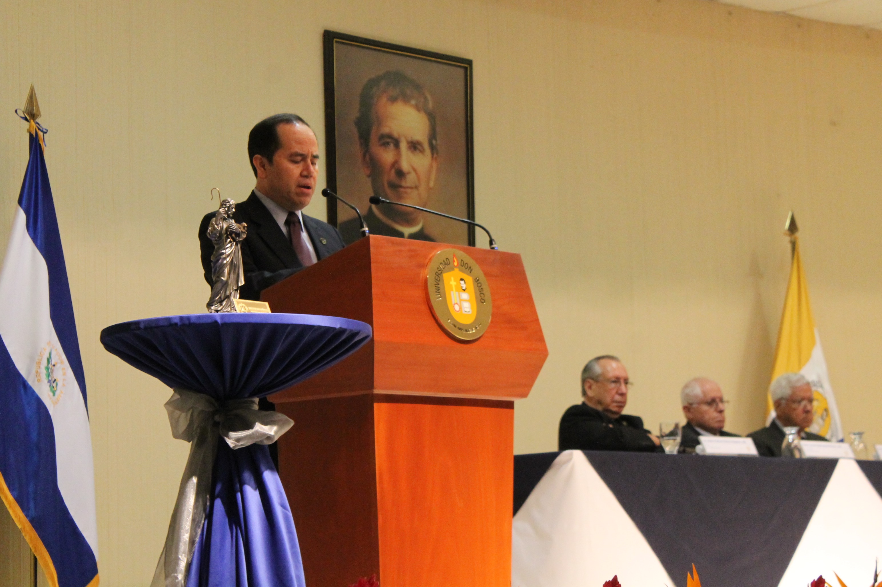 Dr. Mario Olmos dicta conferencia “La internacionalización en el proyecto de la Universidad Don Bosco”