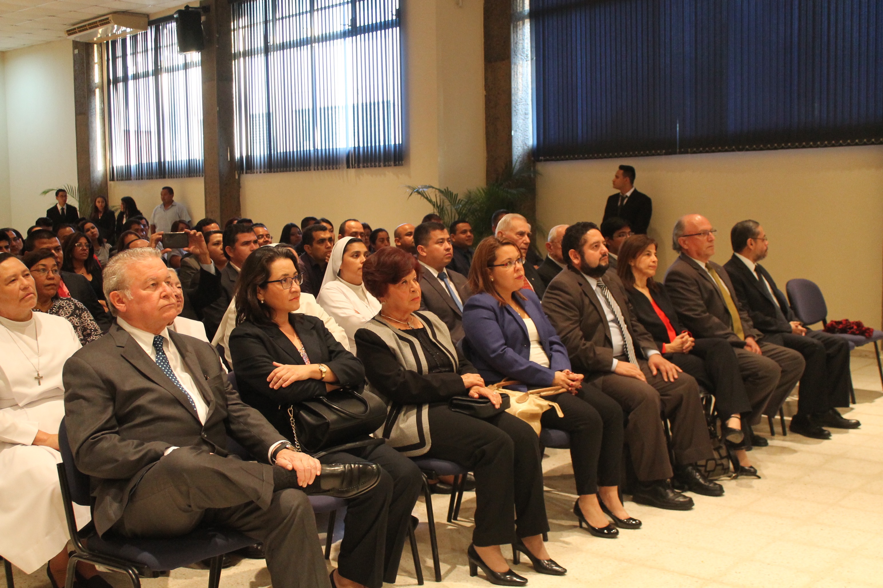 Ceremonia de investidura del Rector UDB