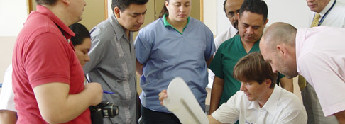 IMPORTANTE COMPAÑÍA ALEMENA EN LA RAMA DE ORTESIS Y PRÓTESIS CAPACITA A DOCENTES.